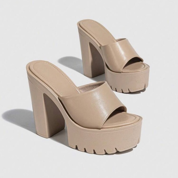 Pretty Little Garden Shoes - NEW IN BOX Nude Chunky High Heels Waterproof Platform Peep Toe Sandals Size 42